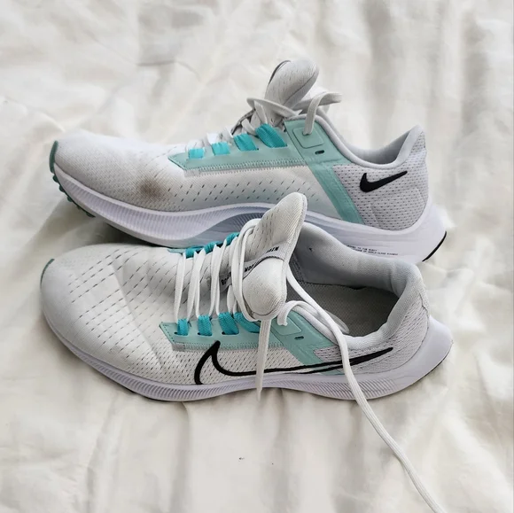 Nike shoes - Picture 2 of 4